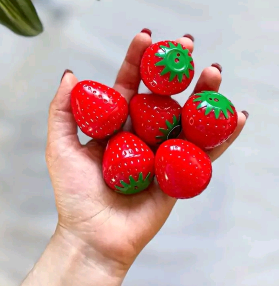 بالم لب توت فرنگی، مرطوب‌کننده و خوشبو