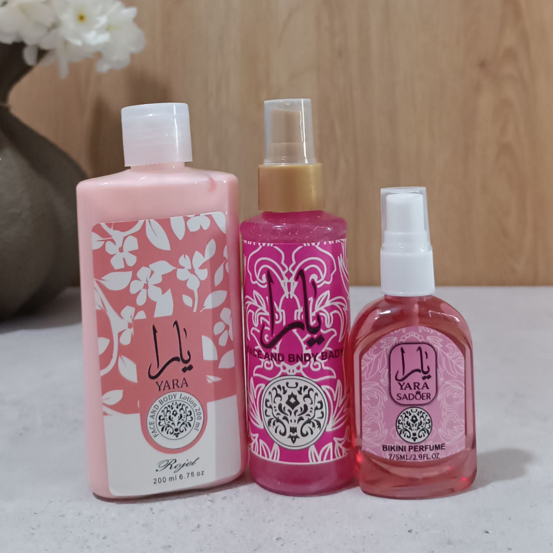 پک سه عددی یارا شامل لوسیون بدن بادی اسپلش و عطر بیکینی