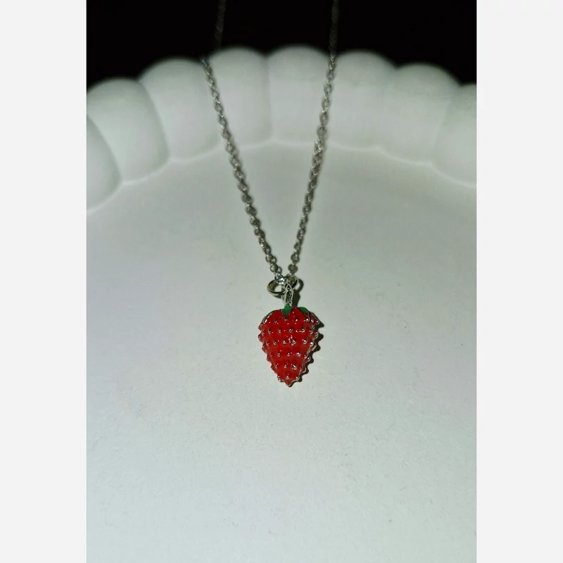 گردنبند توت فرنگی کیوت 🍓