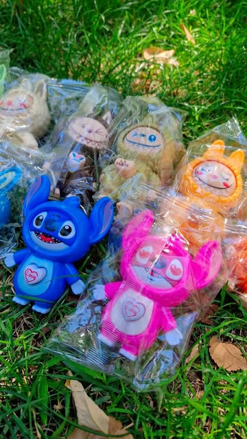 جاکلیدی چرخشی طرح استیچ و لبوبو💙🧸