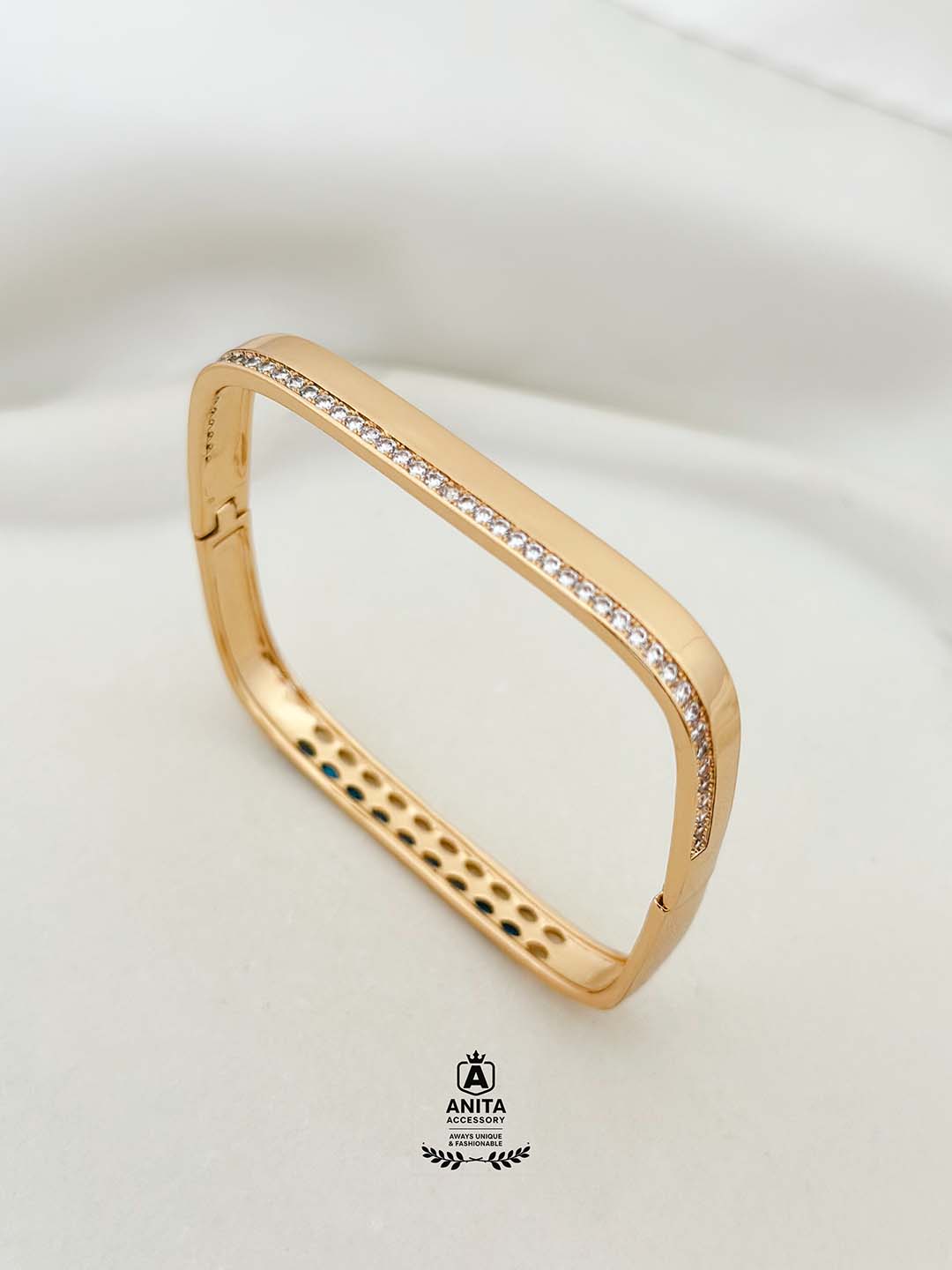 anita accessory
