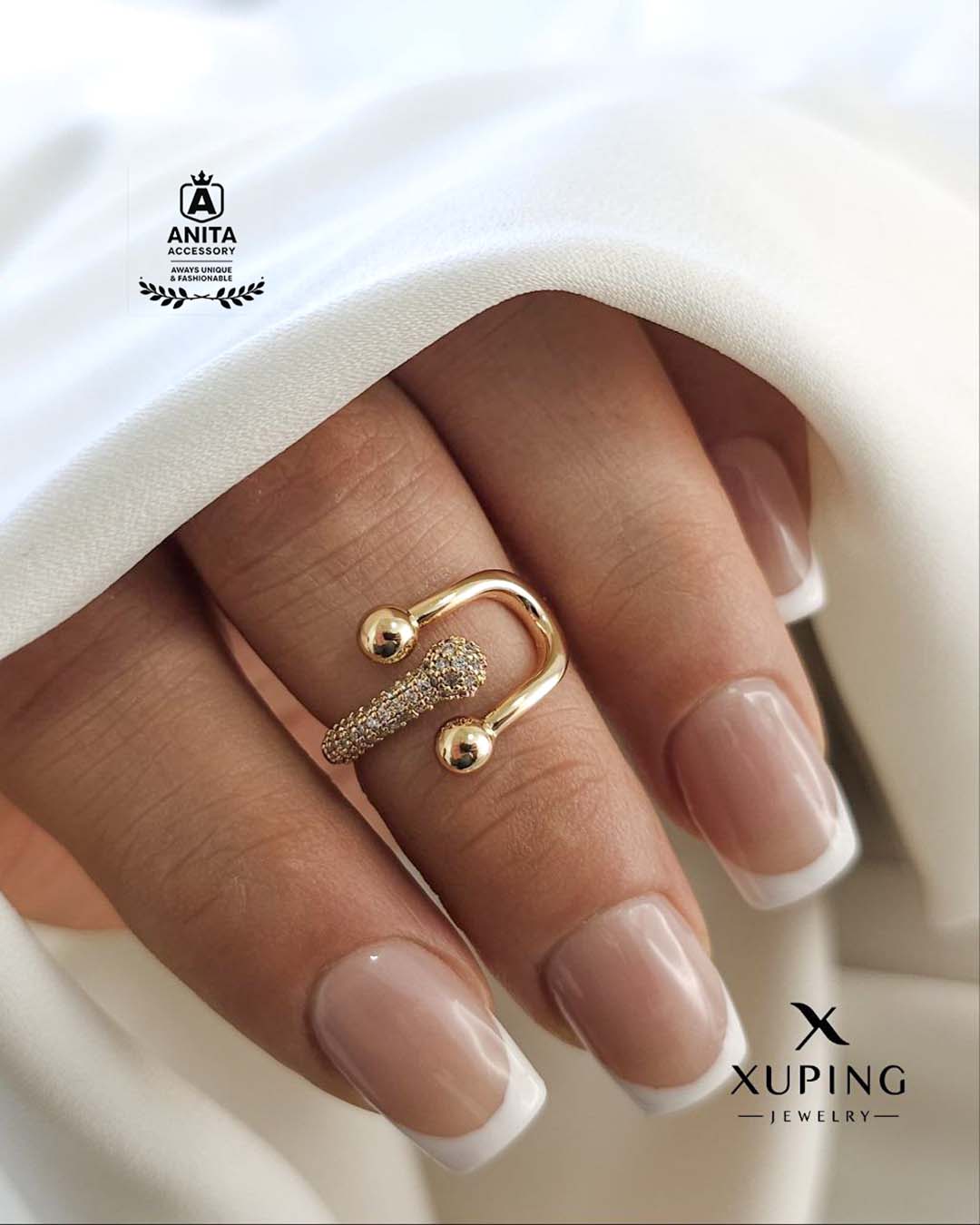 anita accessory1