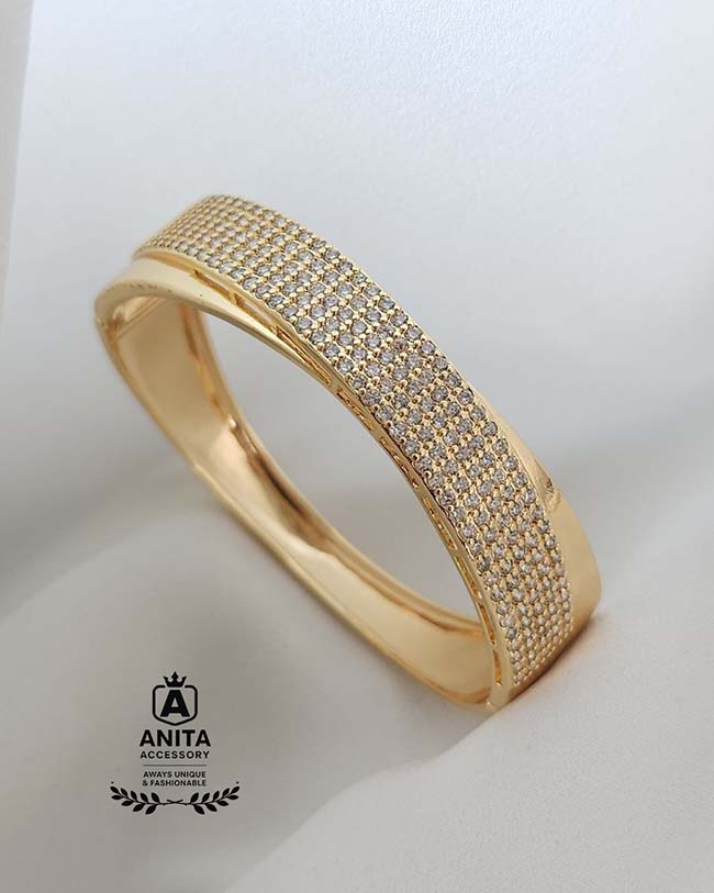 www.anitaccessory.ir