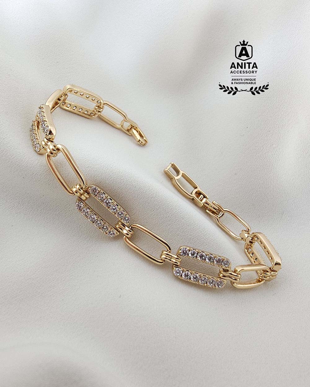 دستبند هرمس درشت ژوپینگ،رنگ ثابت،ضد حساسیت،مشابه طلا،نگین مخراج رفته،برند معتبر ژوپینگ