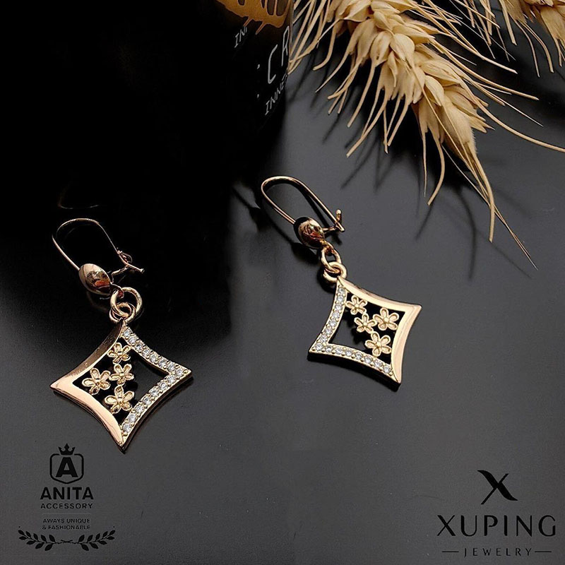 گوشواره مربعی بسیار پرطرفدار ژوپینگ،رنگ ثابت،مشابه طلا،ضد حساسیت،نگین مخراجکاری شده،برند معتبر ژوپینگ