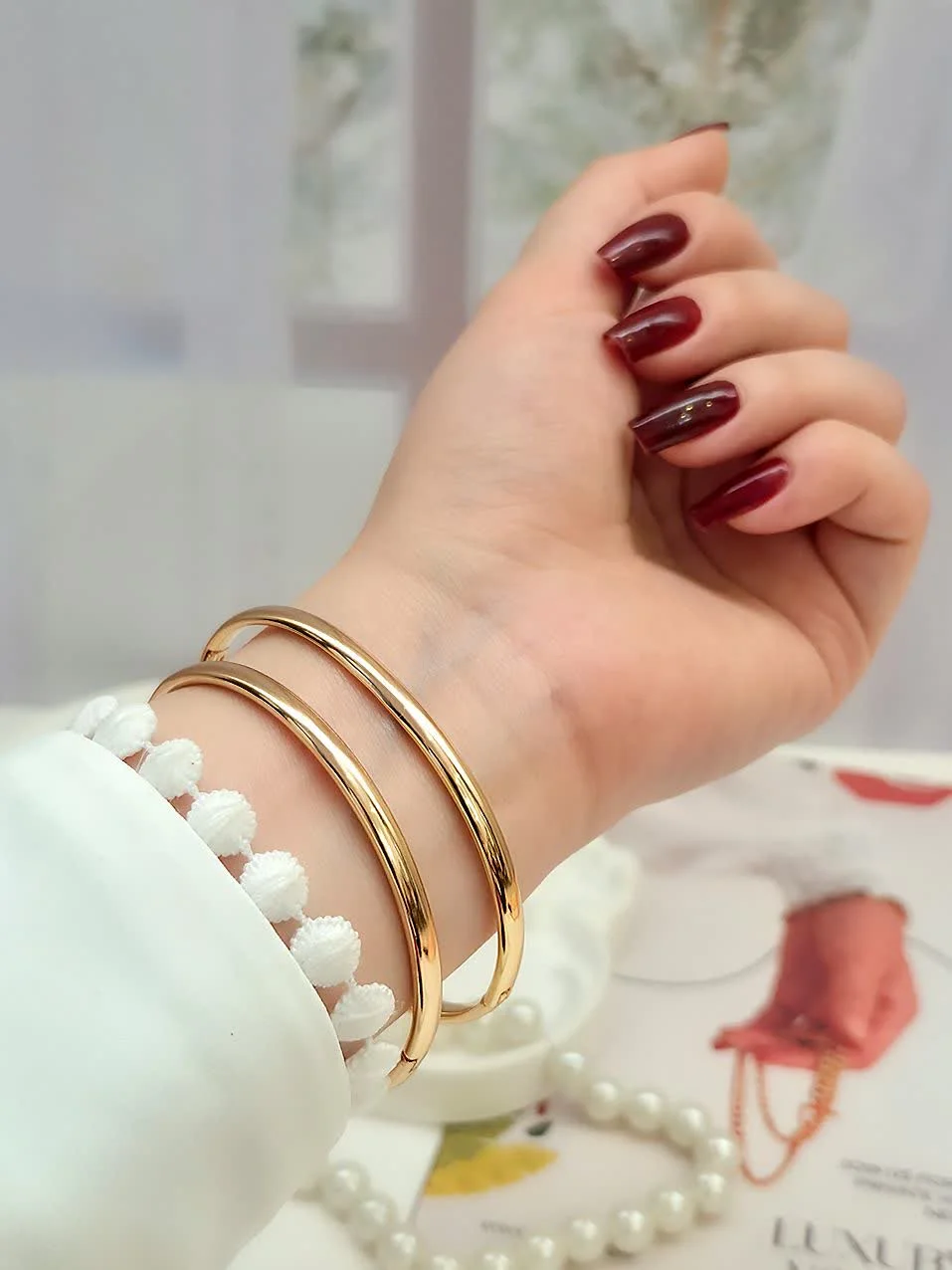 بنگل آینه ای با پهنای ۴میل مشابه طلا ژوپینگ | رنگ ثابت | ضد حساسیت | شیک و  بسیار مجلسی | برند معتبر ژوپینگ