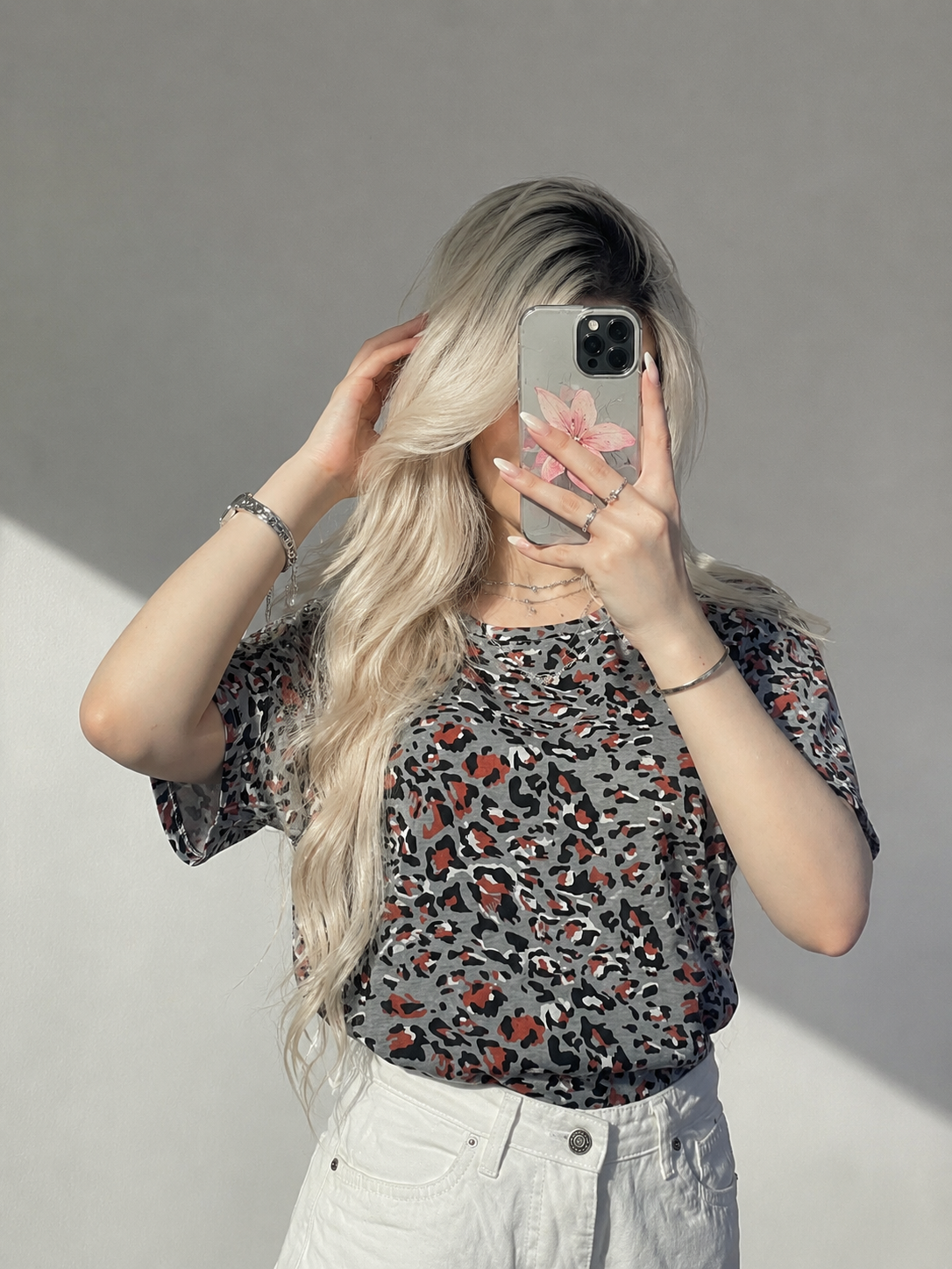 نمای اصلی و طراحی کلی تیشرت پلنگی وارداتی H&M زنانه کد ۱۲۴۸