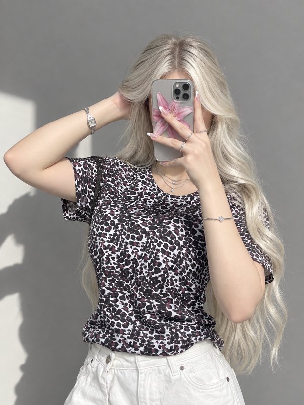 جزئیات دوخت و فرم محصول تیشرت پلنگی وارداتی H&M زنانه کد ۱۲۴۸