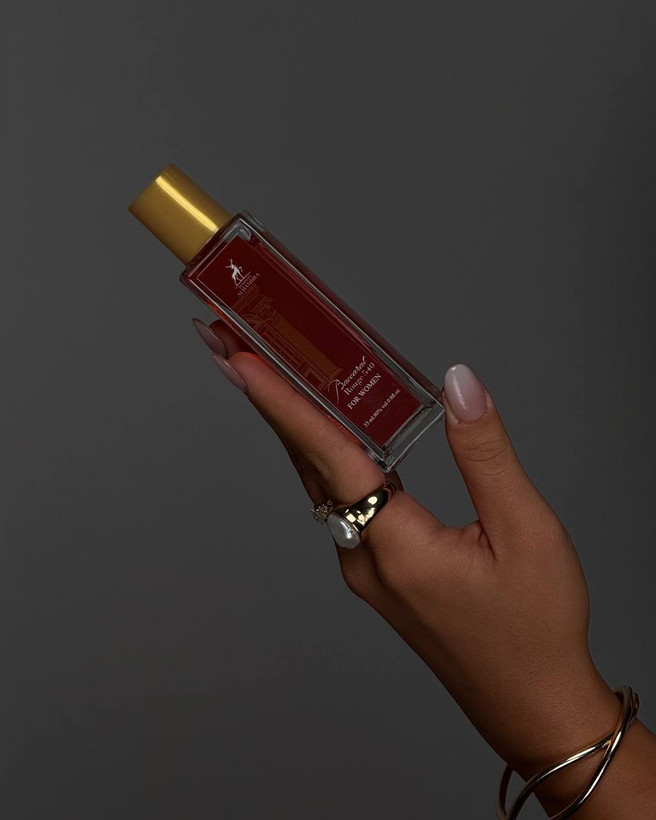 رنگ و شفافیت مایع عطر باکارات رژ