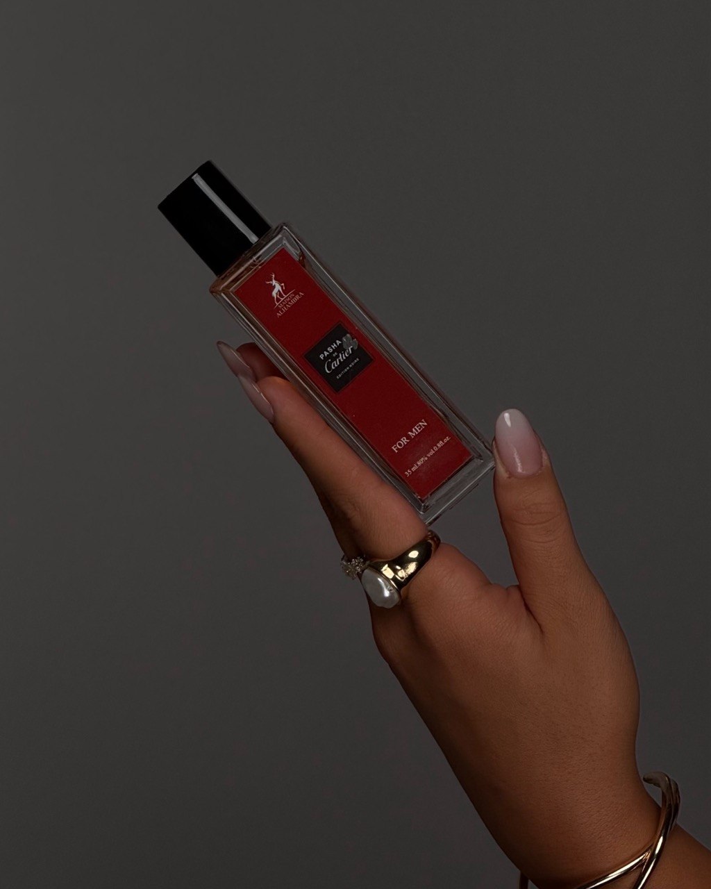 رنگ و شفافیت مایع عطر کارتیر پاشا