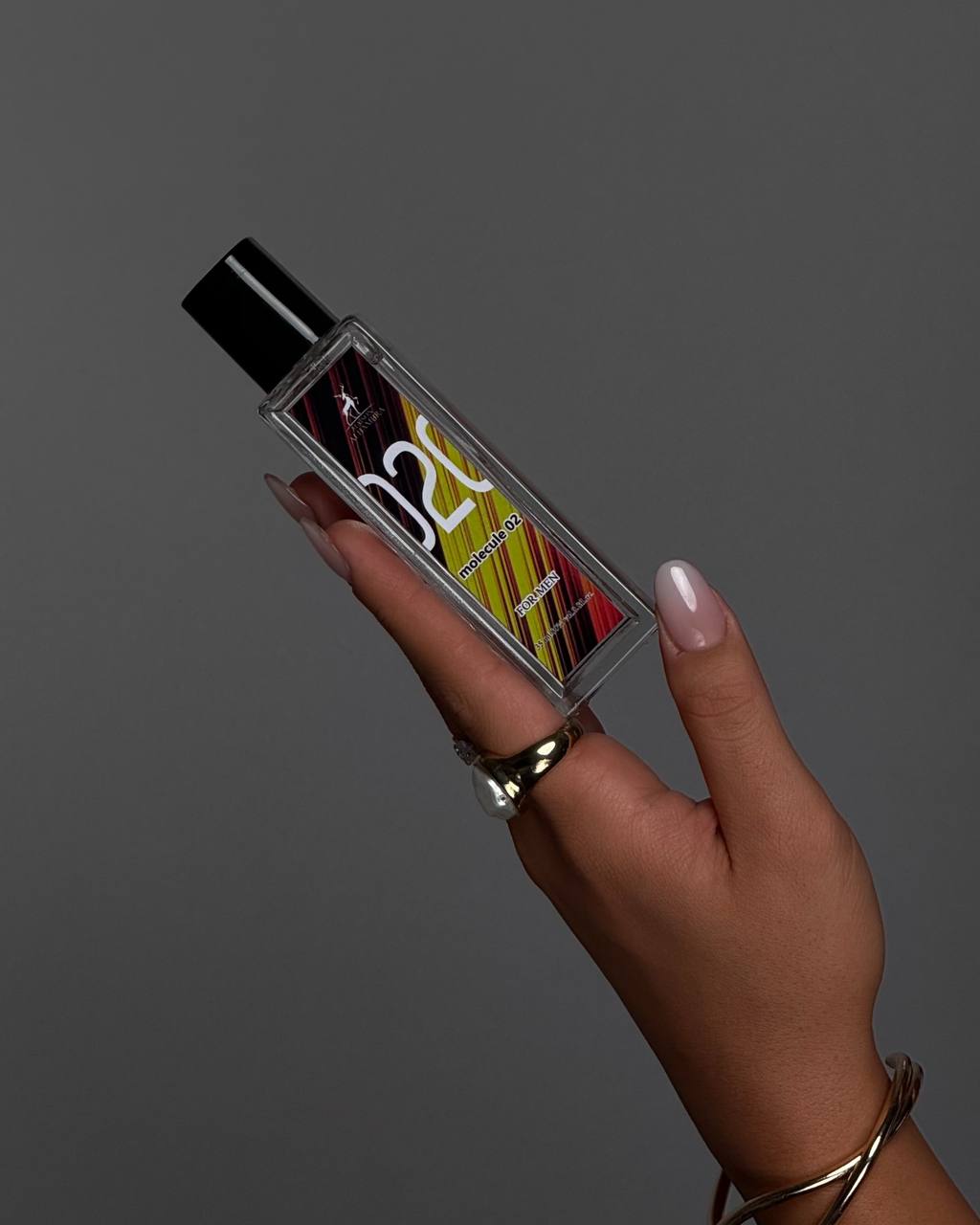 زاویه‌ای دیگر از طراحی عطر مولکول 02