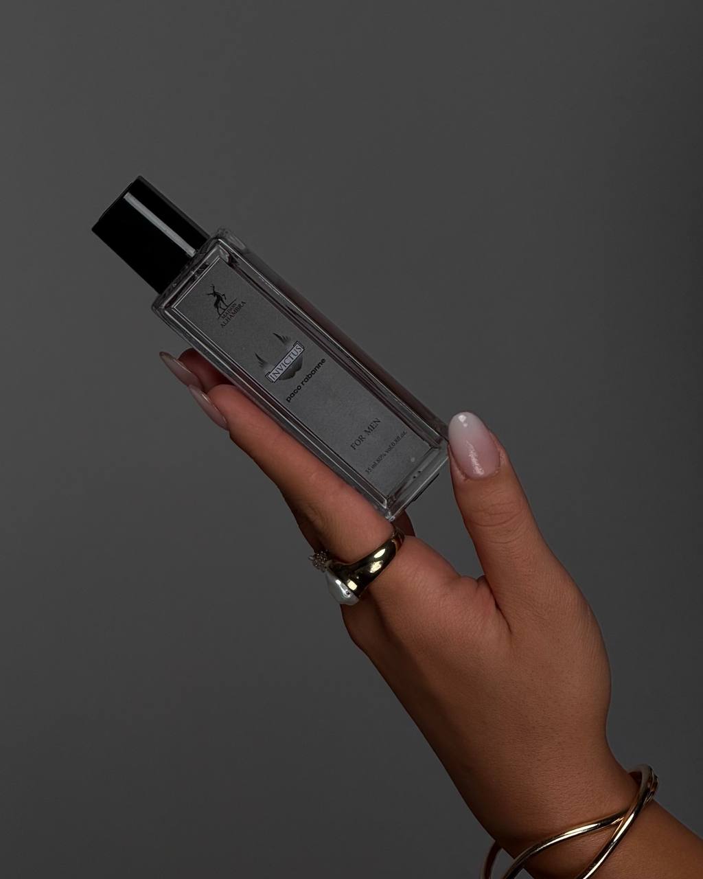 نمای نزدیک بطری عطر اینوکتوس