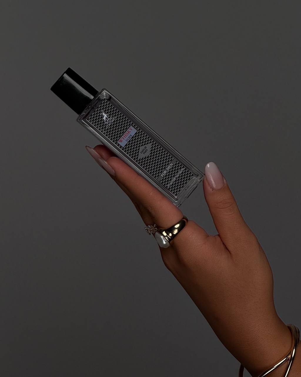 رنگ و شفافیت مایع عطر ویسکی