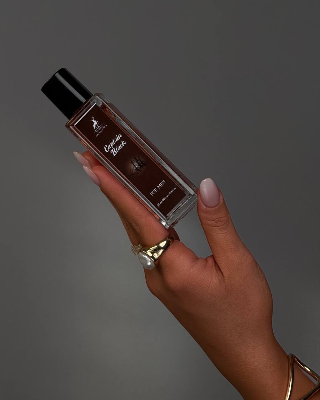 جزئیات درب و برچسب عطر کاپیتان بلک