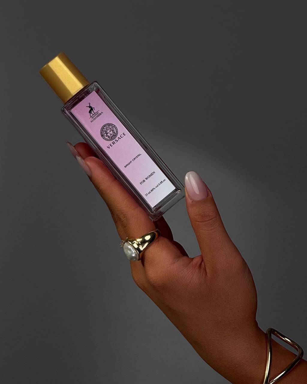 زاویه‌ای دیگر از طراحی عطر ورساچه کریستال برایت