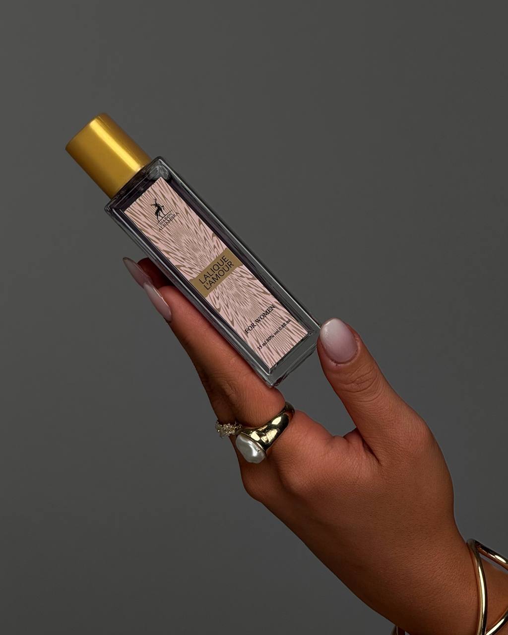 زاویهای دیگر از طراحی عطر لالیک لامور
