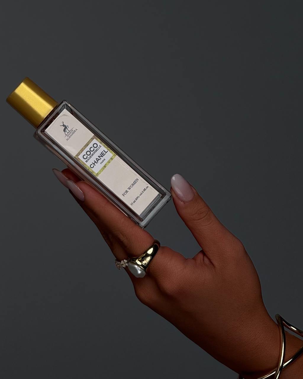 رنگ و شفافیت مایع عطر کوکوشنل