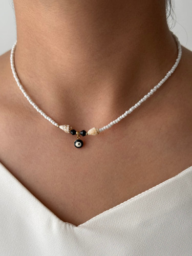 جزئیات دقیق آبکاری و متریال گردنبند تابستانی کد ۴۴۰۰۴ طرح شاداب و خاص مناسب فصل گرم در نمای ماکرو