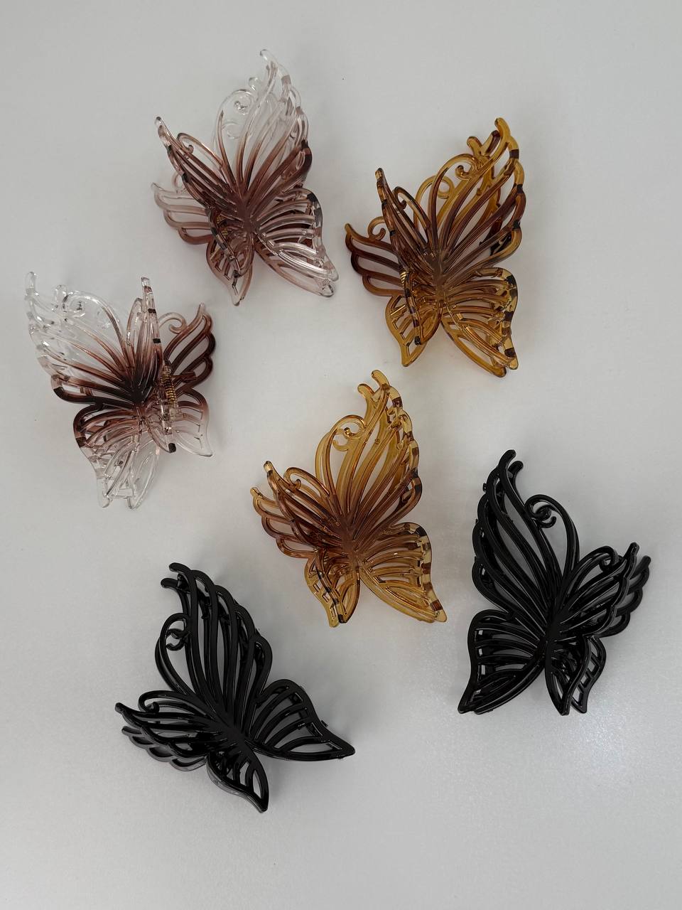 طراحی مدرن و بسته‌بندی اصلی کلیپس مو فانتزی پروانه ۲ طرح خاص و جذاب مناسب هدیه در نمای کامل