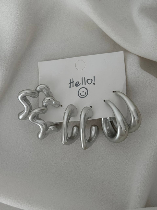 طراحی مدرن و بستهبندی اصلی پک گوشواره کروم ۱۲۴۵ طرح براق و مدرن مناسب مجالس در نمای کامل