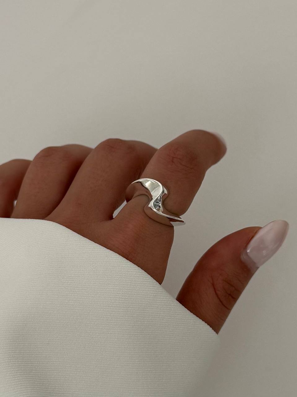 نمای کامل و بستهبندی انگشتر تک ۳۳۰۱۸ طرح شیک و ظریف با آبکاری با کیفیت با طراحی شیک و کاربردی