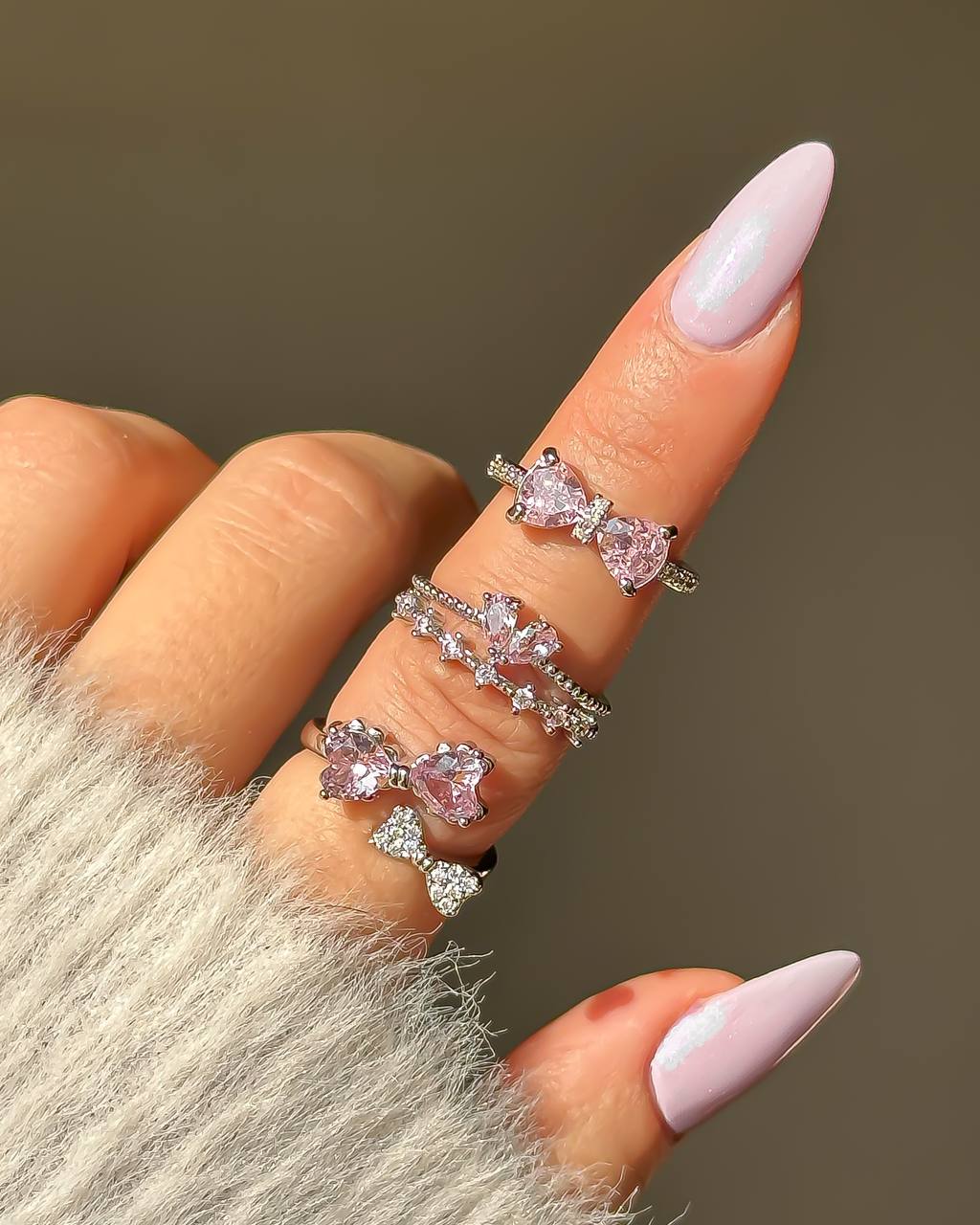 تصویر انگشتر پاپیون🎀 طرح شیک و شیک با نورپردازی حرفهای و نمای واضح محصول