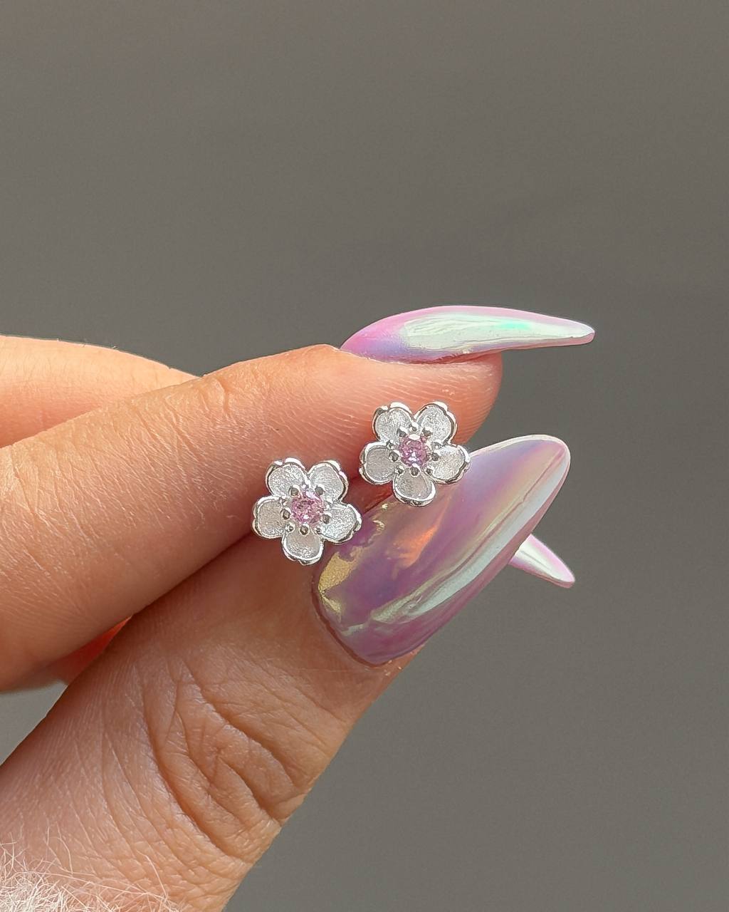 تصویر ست زیورآلات کامل شکوفه بهاری(با زنجیر ساده) طراحی هماهنگ و ساده با نورپردازی حرفهای و نمای واضح محصول