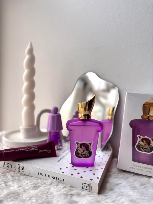 تصویر تخصصی عطر مینی عطر ادکلن مینی کازاموراتی لاتوسکا بنفشCasamorati La Tosca حجم 25 میل رایحه ماندگار در حجم کوچک با نمایش ویژگیها و جزئیات محصول