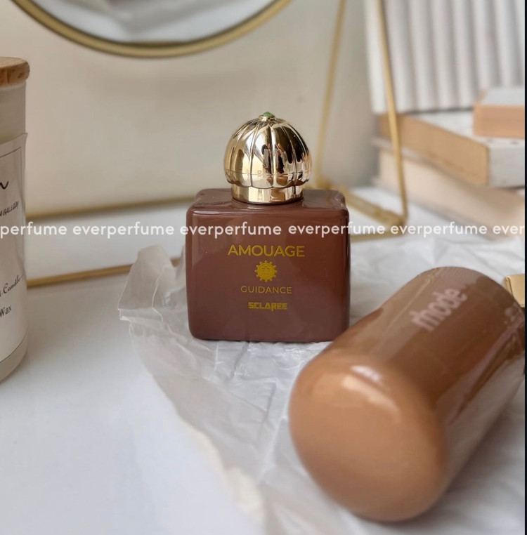 جزئیات دقیق و متریال عطر مینی عطر ادکلن آمواج امواج گایدنس مینی مینیاتوری / Amouage Guidance رایحه ماندگار در حجم کوچک در نمای ماکرو