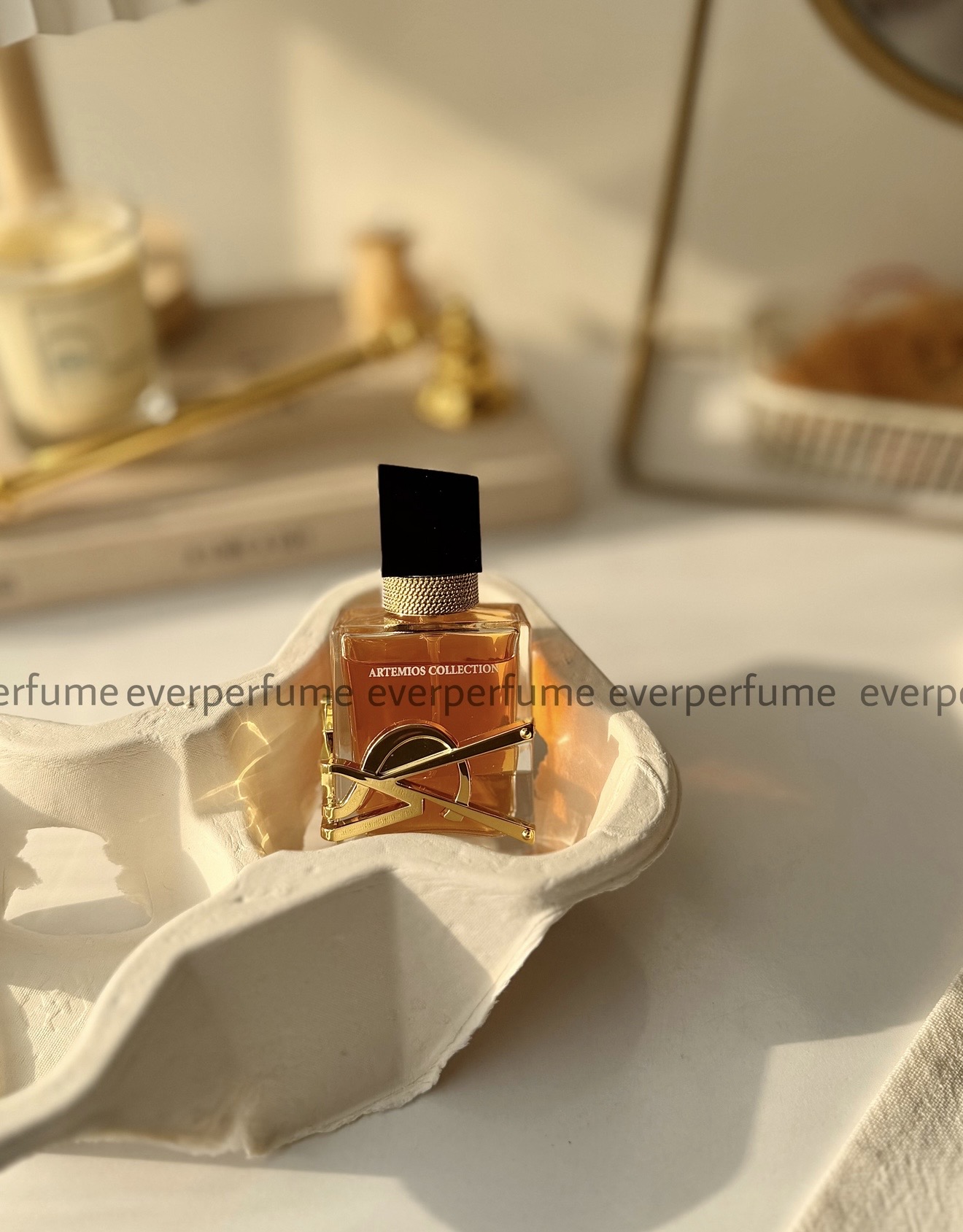 جزئیات کیفیت و متریال عطر مینی عطر ادکلن مینی ایو سن لورن لیبر-لیبره اینتنس (آرتمیوس کالکشن) ( Yves Saint Laurent Libre Intense (Artemios Collection حجم 30 میل(شرکتی) رایحه ماندگار در حجم کوچک در نمای نزدیک