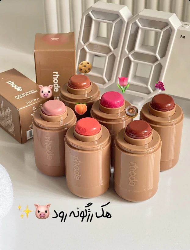 جزئیات کیفیت و متریال رژگونه حک رود رنگ طبیعی و شاداب‌کننده گونه در نمای نزدیک