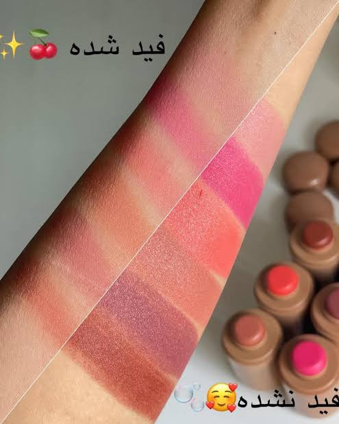 نمای جانبی و طراحی ظاهری رژگونه حک رود رنگ طبیعی و شادابکننده گونه با رنگبندی جذاب