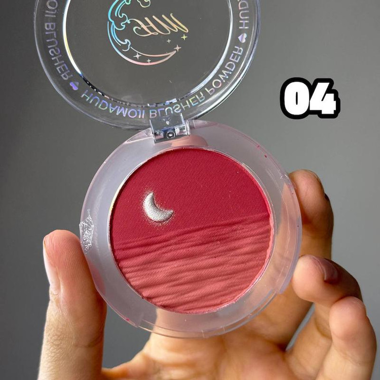 تصویر رژگونه پینترستی ماه و ساحل رنگ طبیعی و شادابکننده گونه با نورپردازی حرفهای و نمای واضح محصول