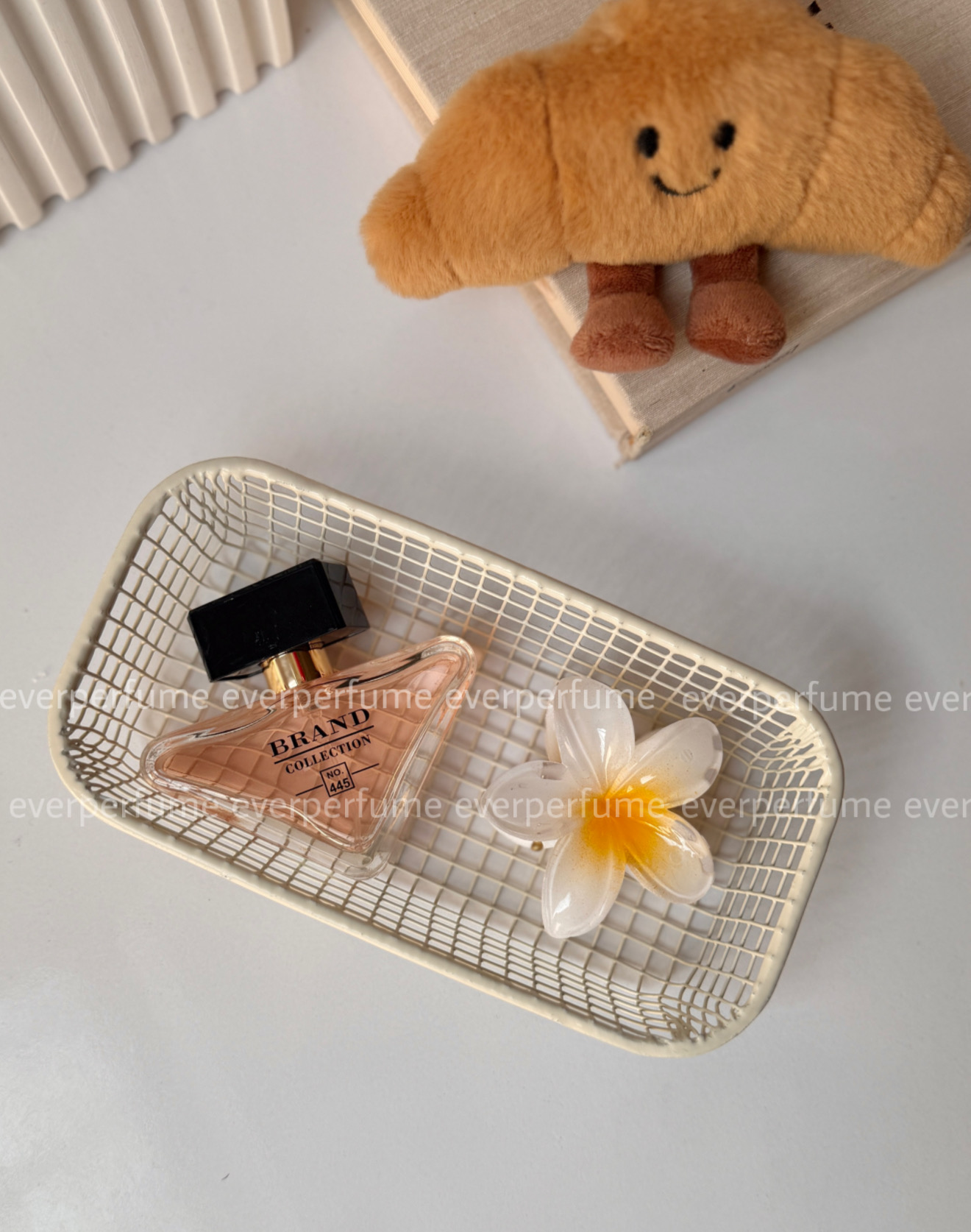 جزئیات کیفیت و متریال عطر مینی عطر ادکلن مینی پراداپاردوکس 🧸☁️ رایحه ماندگار در حجم کوچک در نمای نزدیک