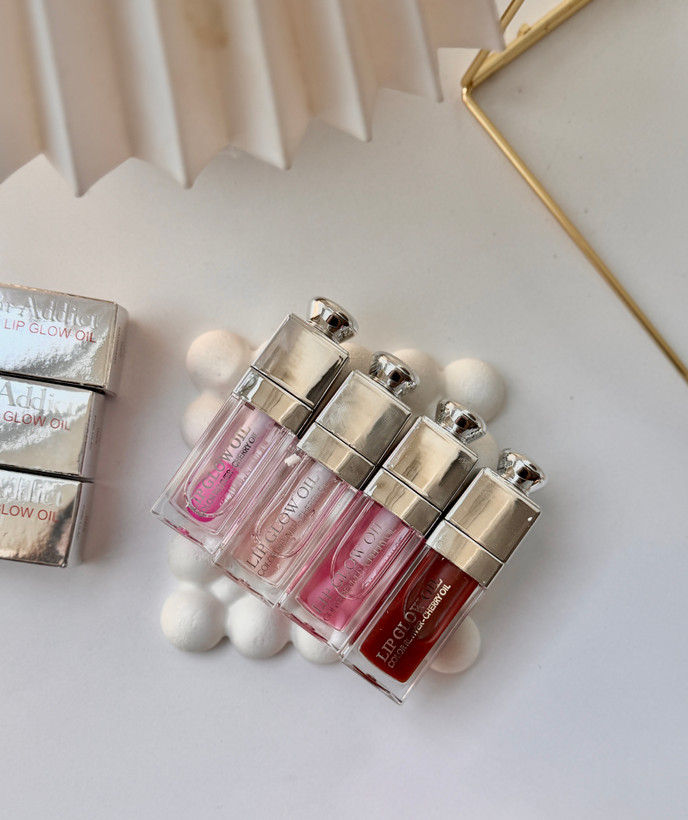 نمای محصول لیپ اویل دیور مدل DIOR Addict Lip Glow Oil 🐇 مرطوبکننده و مغذی لبها با تمامی جزئیات ظاهری و بستهبندی
