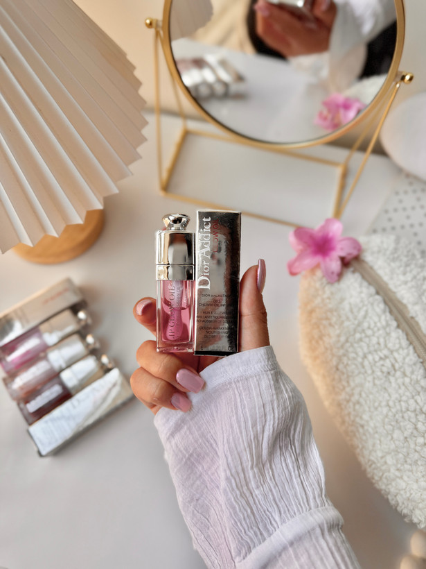 طراحی مدرن و بستهبندی اصلی لیپ اویل دیور مدل DIOR Addict Lip Glow Oil 🐇 مرطوبکننده و مغذی لبها در نمای کامل