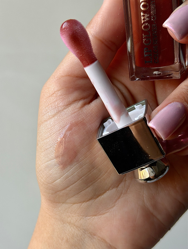 تصویر تخصصی لیپ اویل دیور مدل DIOR Addict Lip Glow Oil 🐇 مرطوبکننده و مغذی لبها با نمایش ویژگیها و جزئیات محصول