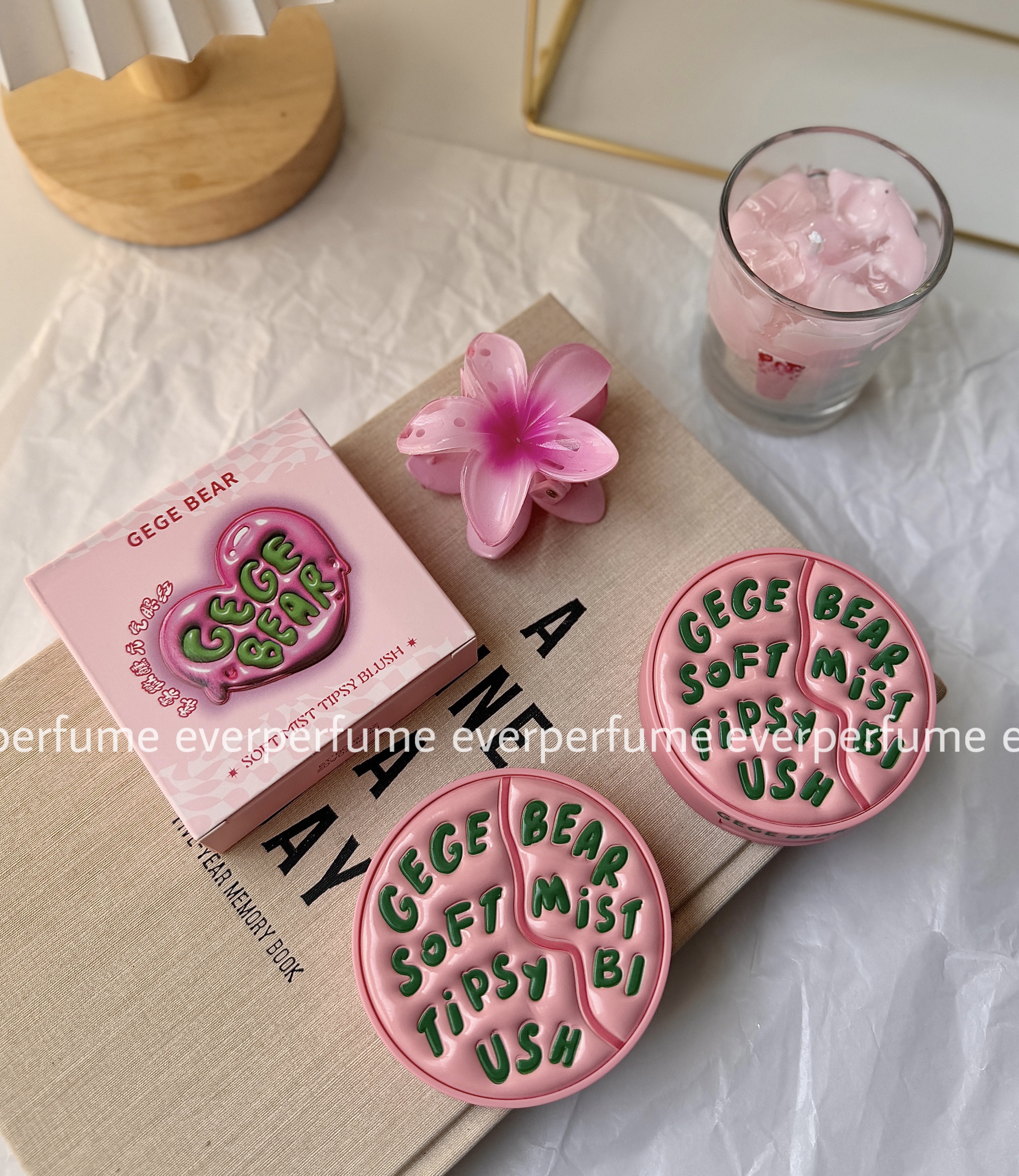 نمای جانبی و طراحی ظاهری رژگونه کیک هری پاتر شیگلم🧙🏻‍♀️ رنگ طبیعی و شاداب‌کننده گونه با رنگ‌بندی جذاب