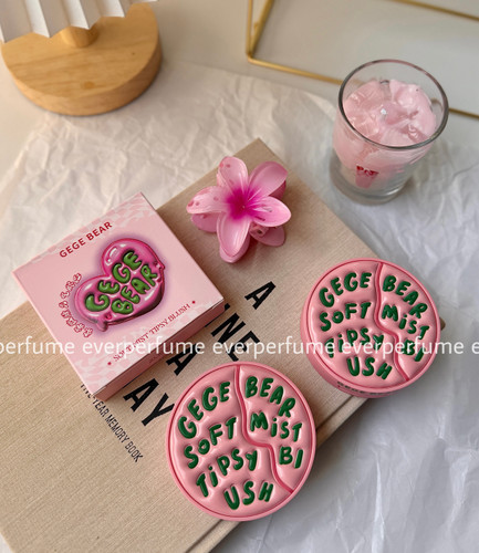 نمای جانبی و طراحی ظاهری رژگونه کیک هری پاتر شیگلم🧙🏻♀️ رنگ طبیعی و شادابکننده گونه با رنگبندی جذاب