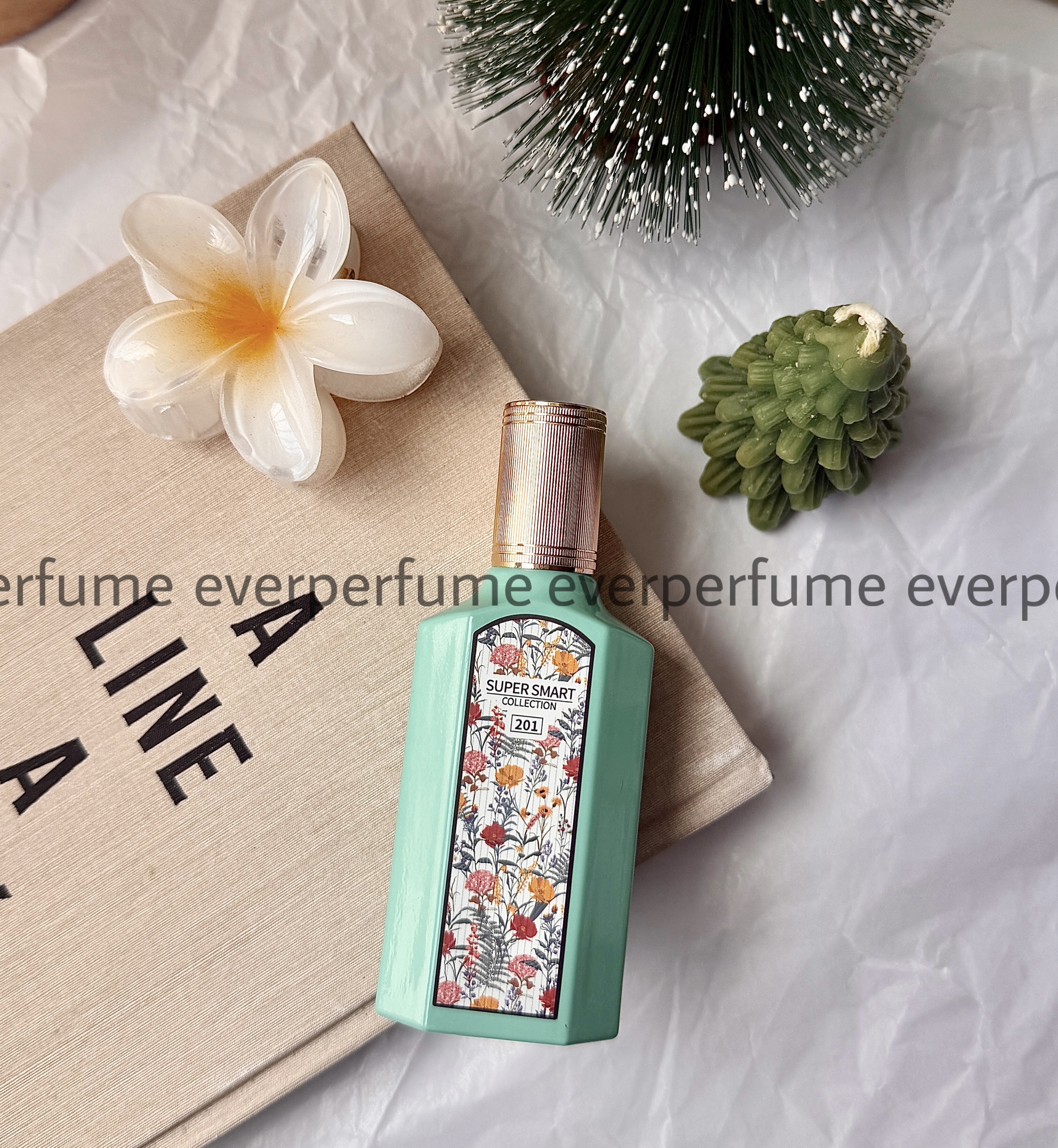 طراحی مدرن و بسته‌بندی اصلی عطر مینی عطر ادکلن مینی گوچی فلورا گورجس جاسمین (سبز) Gucci Flora Gorgeous Jasmine حجم 25 میل رایحه ماندگار در حجم کوچک در نمای کامل