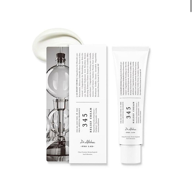 نمای قدی کرم ترمیم کننده relief cream 345 دکتر آلتیا DR ALTHEA آبرسان و مراقبت از پوست با تمرکز بر طرح و رنگ محصول