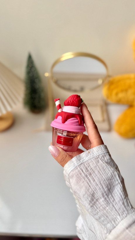 نمای پشت و جزئیات طراحی عطر مینی عطر ادکلن مینی لطافه بری ان تاپ 🍓 رایحه ماندگار در حجم کوچک با کیفیت بالا