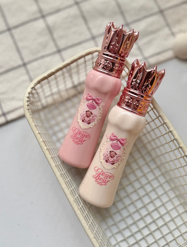 طراحی مدرن و بستهبندی اصلی رژلب کره ای پرنسسی فلاورنوز gege bear 👸🏻 رنگ ماندگار و زیبا در نمای کامل