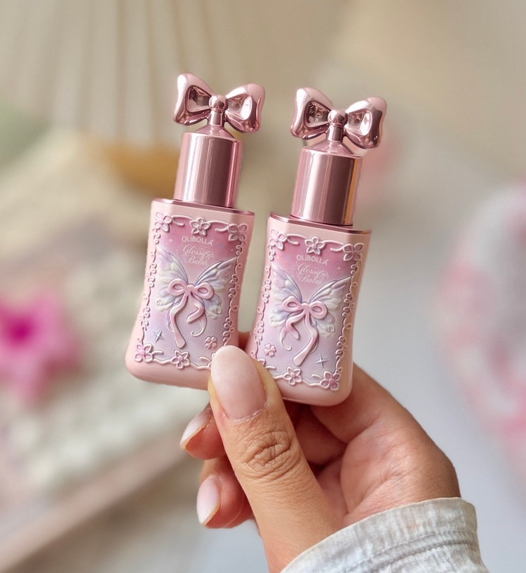 نمای جانبی و طراحی ظاهری لیپگلاس تینتی پاپیونی 🙈🎀 مرطوبکننده و مغذی لبها با رنگبندی جذاب