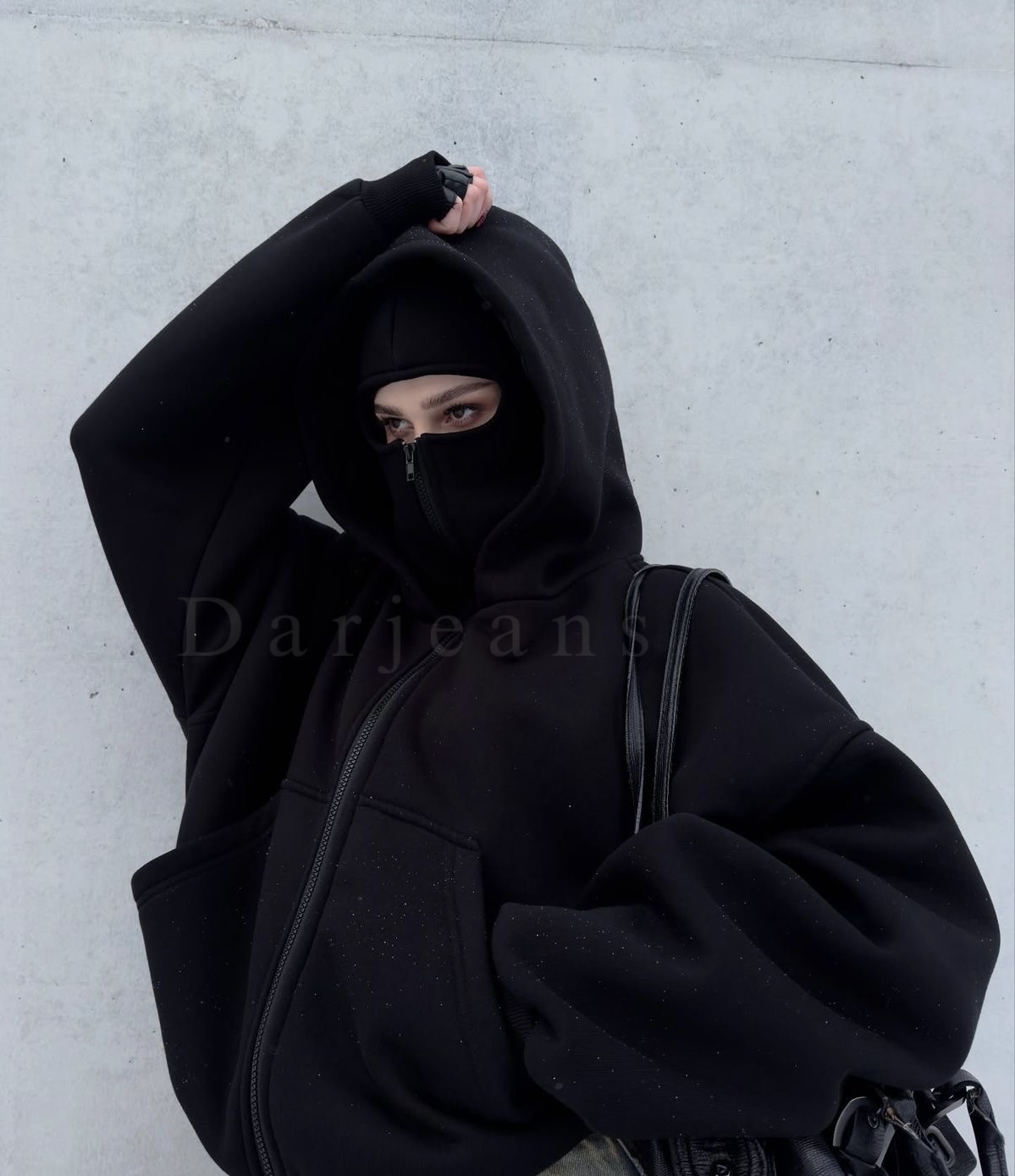 نمای جانبی و طراحی ظاهری سوییشرت نینجا ترند اسپرت کیفیت عالی و طراحی شیک با رنگبندی جذاب