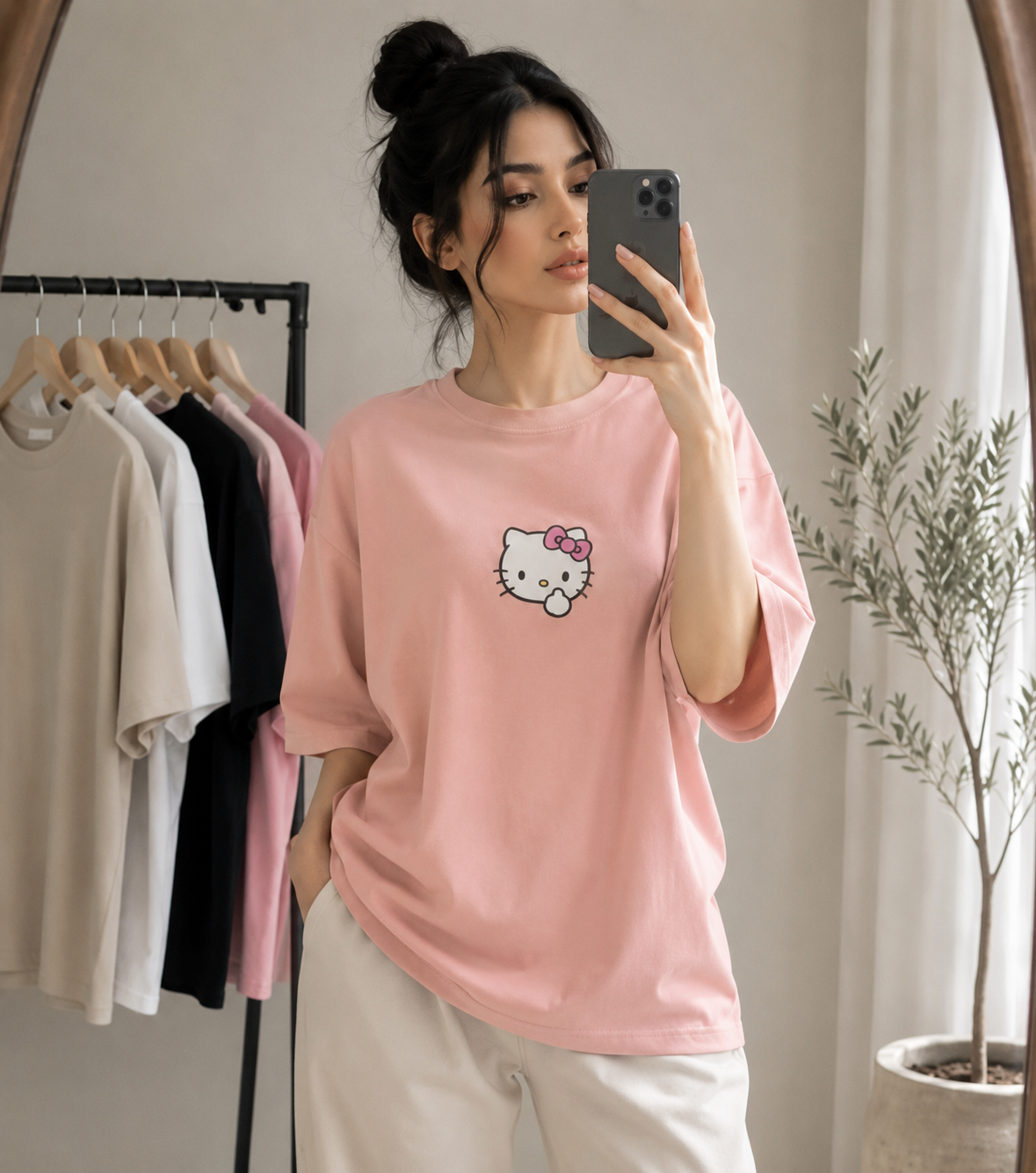 جزئیات کیفیت و متریال تیشرت باکسی kitty کیفیت عالی و طراحی شیک در نمای نزدیک