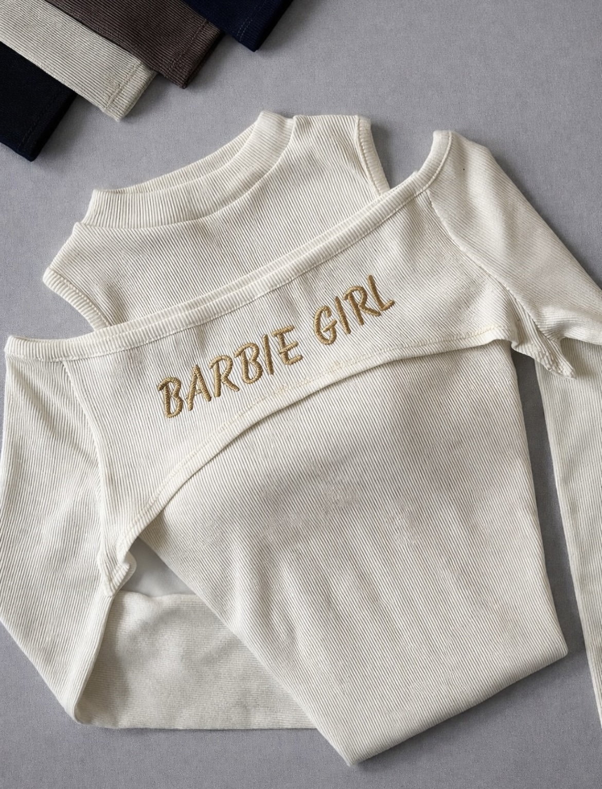 نمای پشت و جزئیات طراحی بلوز barbi Girl کیفیت بالا و طراحی شیک با کیفیت بالا
