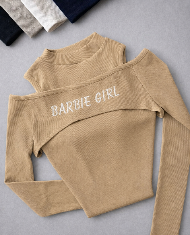 نمای محصول بلوز barbi Girl کیفیت بالا و طراحی شیک با تمامی جزئیات ظاهری و بستهبندی