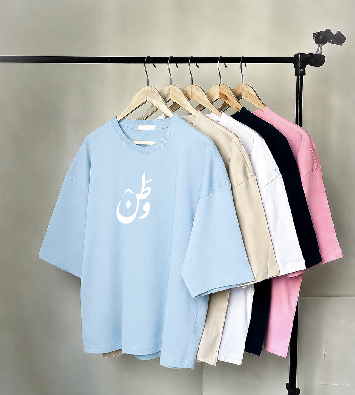 نمای قدی تیشرت باکسی وطن اسپرت دخترانه و پسرانه کیفیت عالی و طراحی شیک با تمرکز بر طرح و رنگ محصول