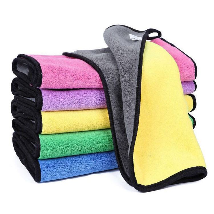 جزئیات دقیق قطعات و اجزای حوله دستمال نظافت خودرو و منزل میکروفایبر ۷۰ گرمی مدل 40×30 در نمای ماکرو